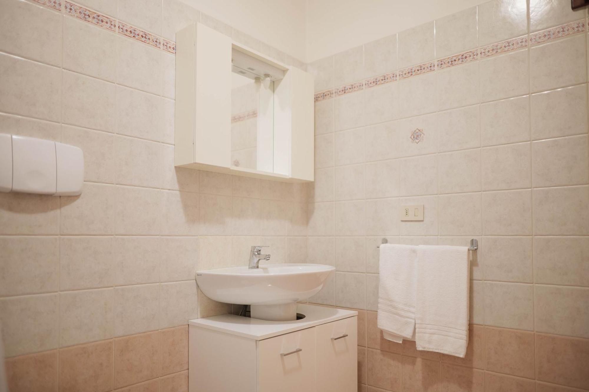 Casa Ghandi Vicino A Roma Con Box Auto E Wi-Fi Monterotondo  Exteriör bild